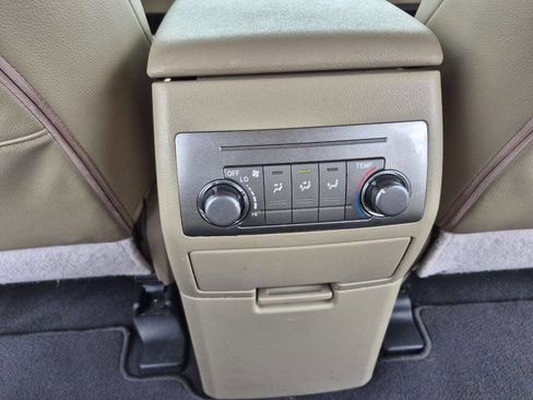 Used 2012 Toyota Highlander FWD image 25