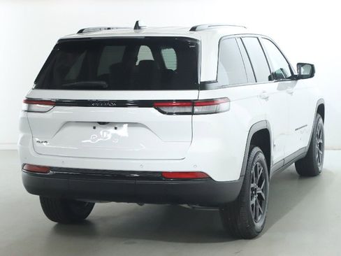 Used 2025 Jeep Grand Cherokee 4WD image 45