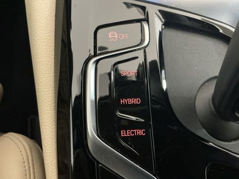 Certified 2023 BMW 530e xDrive w/ Premium Package image 15