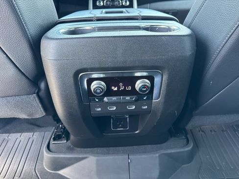 Used 2023 GMC Yukon Denali w/ Advanced Technology Package AWD/4WD image 30