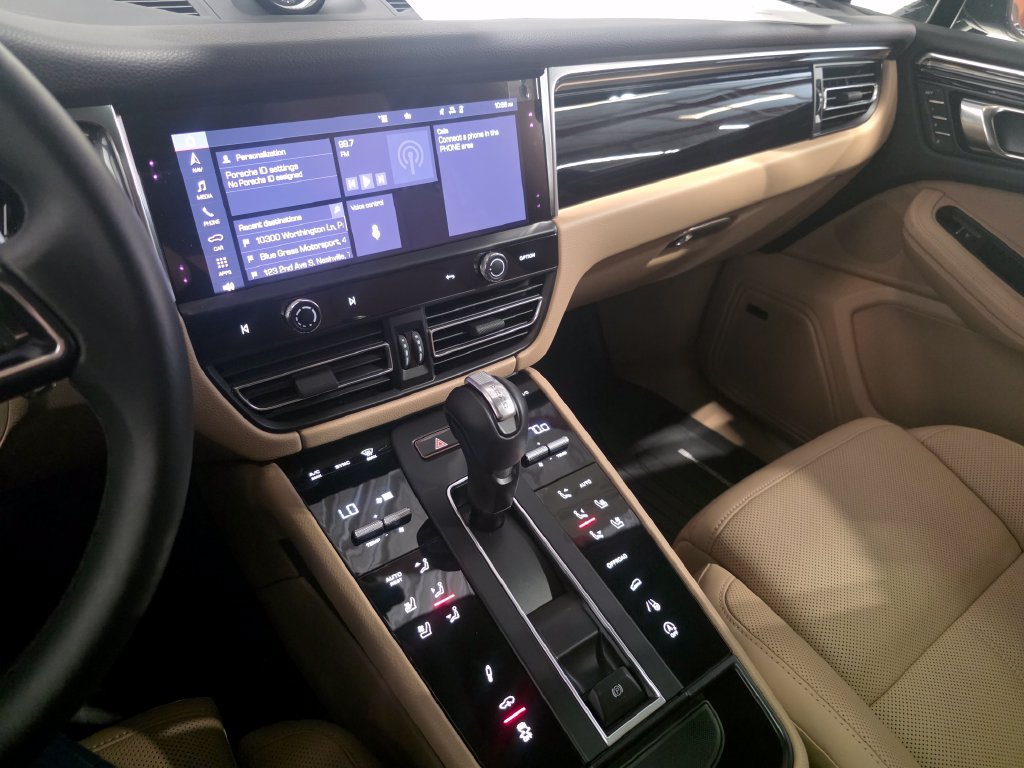 Certified 2026 Porsche Macan S AWD/4WD image 38