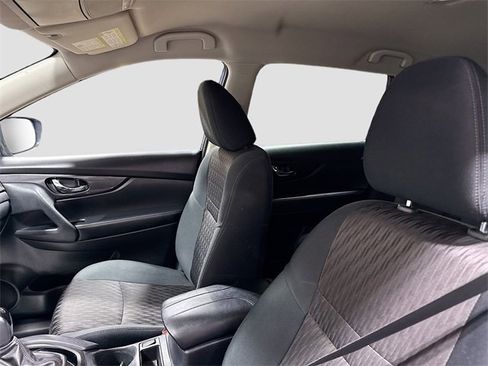 Used 2020 Nissan Rogue SV image 22