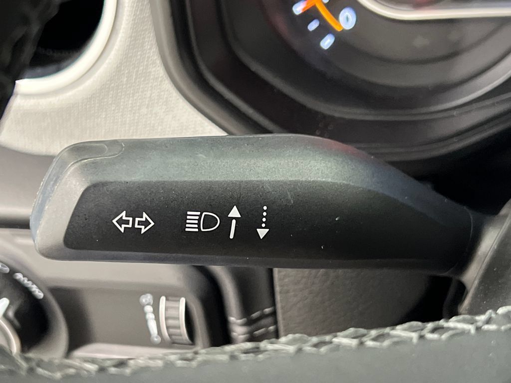 Used 2025 Jeep Wrangler Unlimited Sahara AWD/4WD image 46