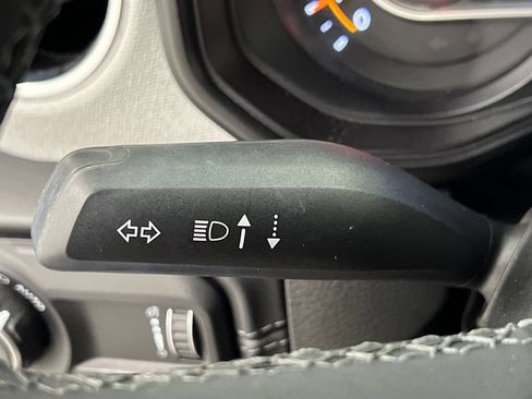 Used 2025 Jeep Wrangler Unlimited Sahara AWD/4WD image 46