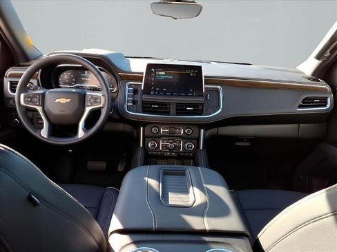 Used 2024 Chevrolet Suburban Premier w/ Premium Package image 30