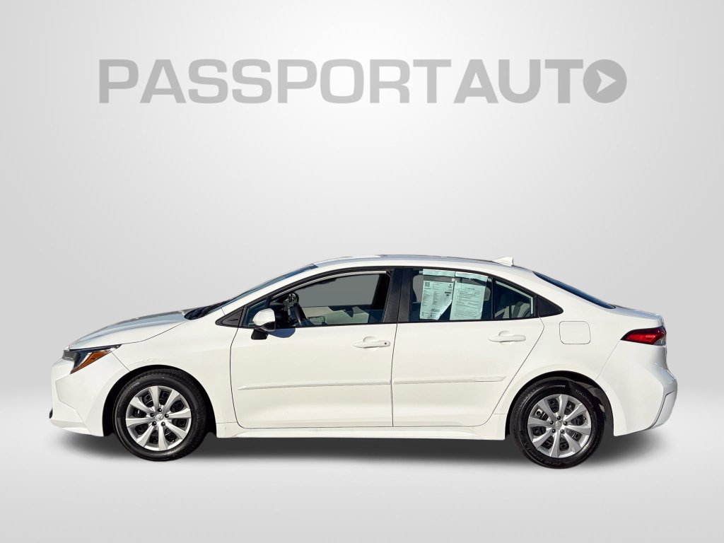 Used 2025 Toyota Corolla LE FWD image 2
