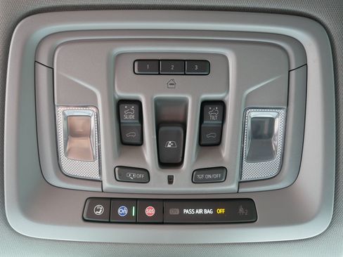 Used 2025 GMC Sierra 3500 Denali w/ Denali Reserve Package AWD/4WD image 33