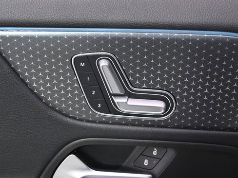 Used 2025 Mercedes-Benz GLA 250 4MATIC image 15