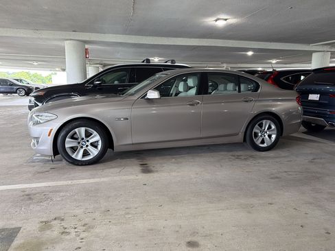 Used 2011 BMW 528i Sedan RWD image 2