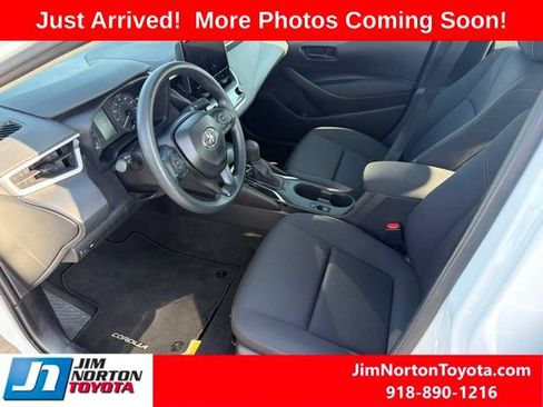 Used 2025 Toyota Corolla LE FWD image 7