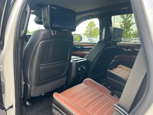 Used 2023 GMC Yukon Denali Ultimate AWD/4WD image 19