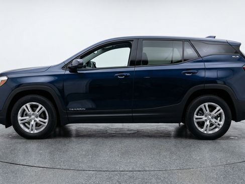 Used 2024 GMC Terrain SLE image 5