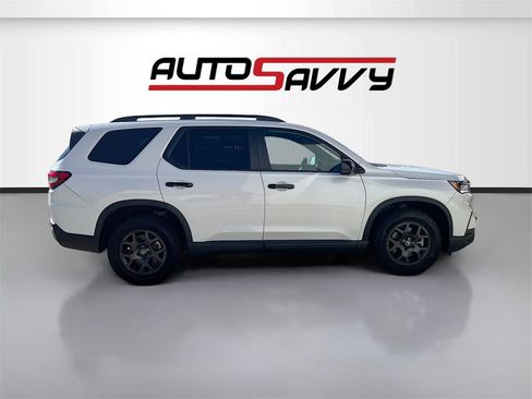 Used 2024 Honda Pilot TrailSport image 8