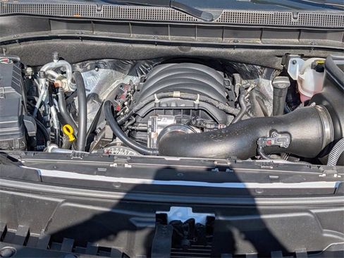 Used 2025 Chevrolet Suburban High Country image 17