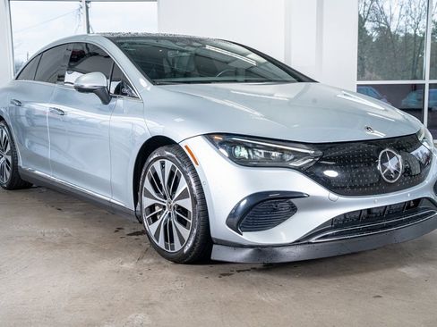 Used 2023 Mercedes-Benz EQE 500 4MATIC Sedan image 4