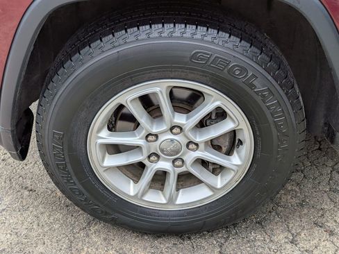 Used 2018 Jeep Grand Cherokee Laredo image 12