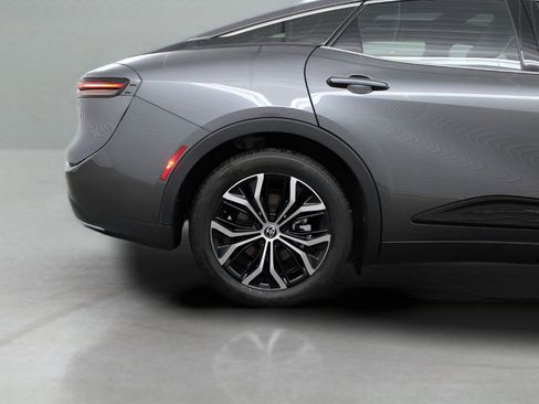 Used 2023 Toyota Crown Limited image 14