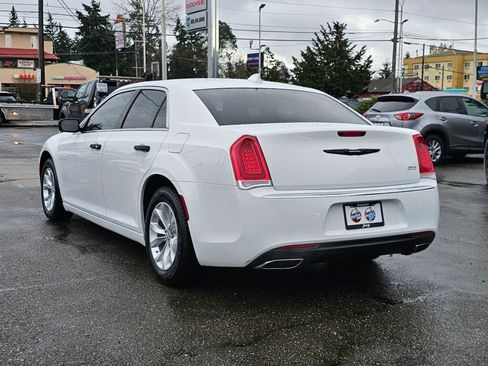 Used 2023 Chrysler 300 Touring image 6