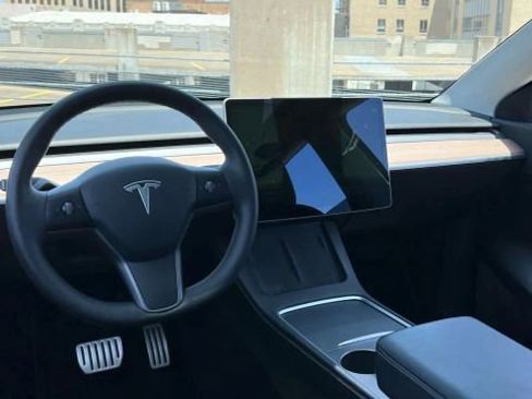 Used 2022 Tesla Model Y Performance image 28