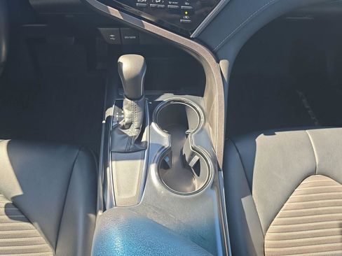 Used 2018 Toyota Camry SE w/ Moonroof Package FWD image 19