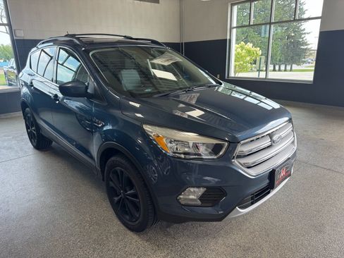 Used 2018 Ford Escape SE w/ Ford Safe & Smart Package AWD/4WD image 3
