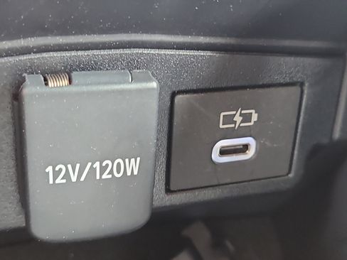 Certified 2025 Toyota Corolla SE image 25