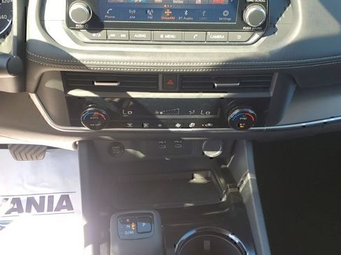 Used 2025 Nissan Rogue SV FWD image 21