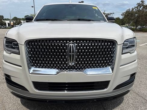 Used 2024 Lincoln Navigator Reserve AWD/4WD image 8