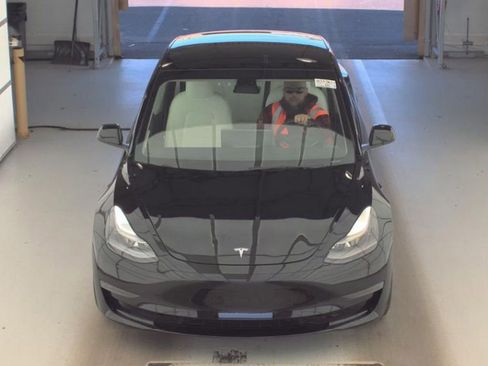 Used 2023 Tesla Model 3 Performance image 2