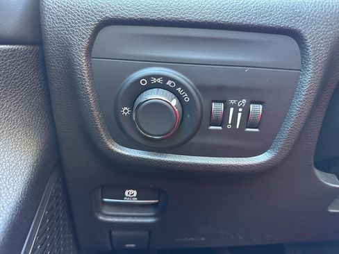 Certified 2024 Jeep Grand Cherokee Altitude image 11