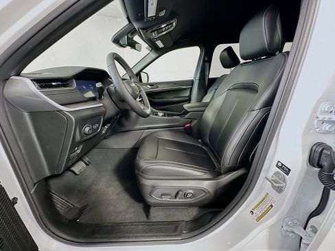 New 2025 Jeep Grand Cherokee Limited image 10