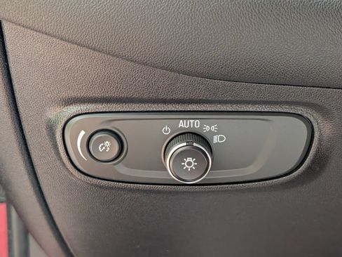 Used 2019 Chevrolet Equinox LT w/ Driver Convenience Package FWD image 8