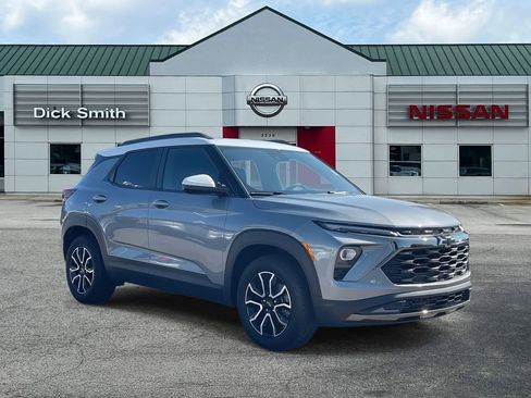 Used 2024 Chevrolet TrailBlazer ACTIV w/ Driver Confidence Package image 1