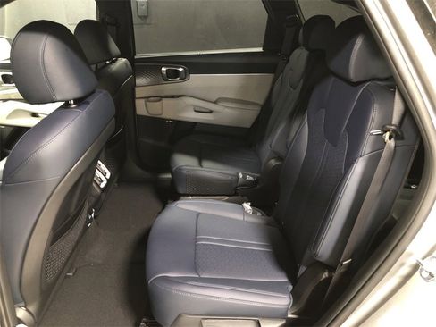 Used 2023 Kia Sorento SX Prestige image 45