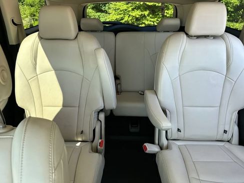 Used 2023 Buick Enclave Essence w/ Sport Touring Edition AWD/4WD image 37