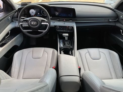 Used 2025 Hyundai Elantra Limited image 21