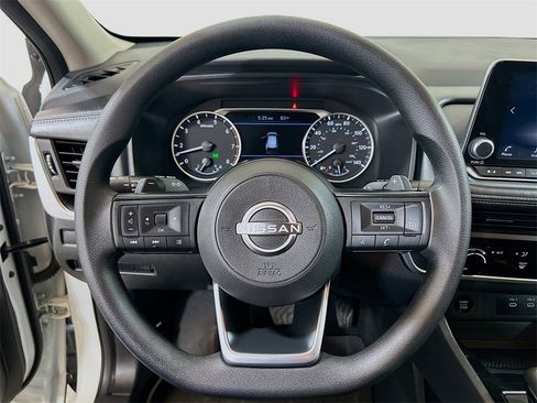 Used 2024 Nissan Rogue S image 9