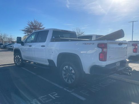 Used 2022 Chevrolet Silverado 2500 Custom w/ Custom Value Package image 4