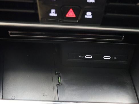 Used 2024 Volkswagen Atlas Peak Edition SE image 27