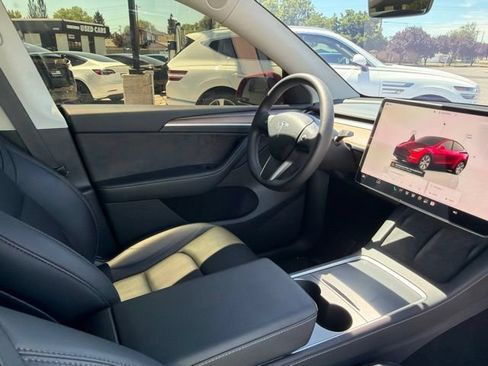 Used 2024 Tesla Model Y Long Range AWD/4WD image 13
