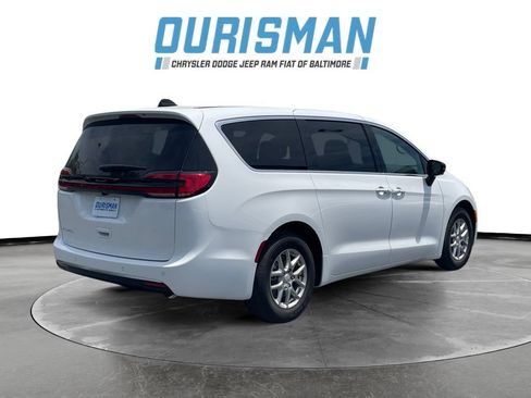 New 2027 Chrysler Pacifica Select w/ Family Tech Group FWD image 6