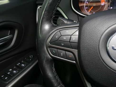 Used 2019 Jeep Cherokee Latitude w/ Cold Weather Group image 29