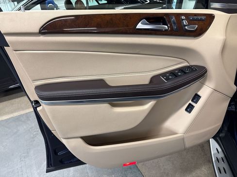 Used 2019 Mercedes-Benz GLS 550 4MATIC image 25