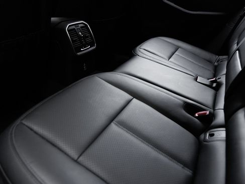 Certified 2025 Porsche Macan Turbo AWD/4WD image 25