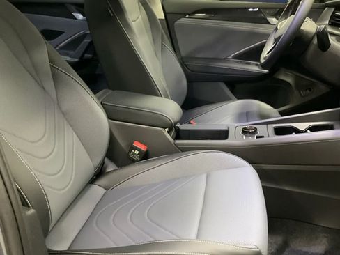 New 2026 Volkswagen Tiguan SE AWD/4WD image 9