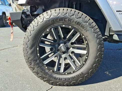 Used 2018 Jeep Wrangler Unlimited Sahara w/ Connectivity Group image 8