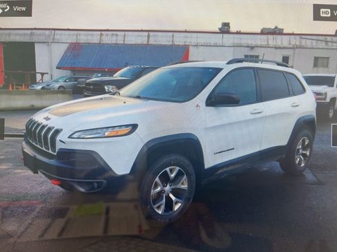 Used 2017 Jeep Cherokee Trailhawk AWD/4WD image 16