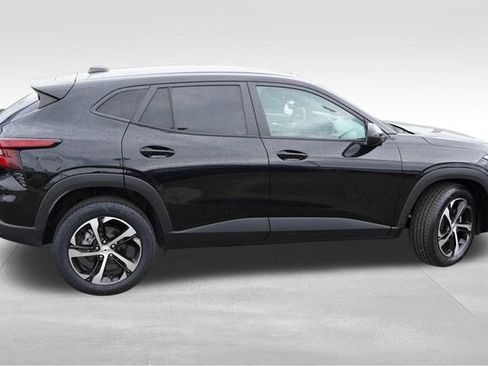 Used 2024 Chevrolet Trax RS w/ Driver Confidence Package FWD image 4