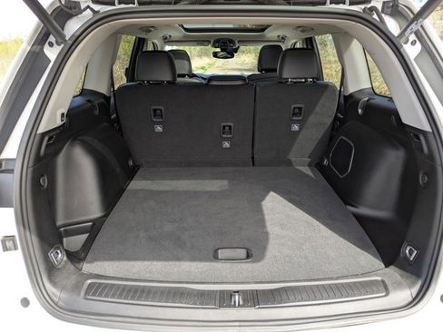 Used 2023 Jeep Grand Cherokee Limited w/ Black Appearance Package image 6