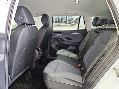 New 2026 Volkswagen Tiguan SE FWD image 14